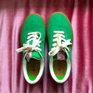 Never been worn Cariuma women’s size 8.5 sneakers